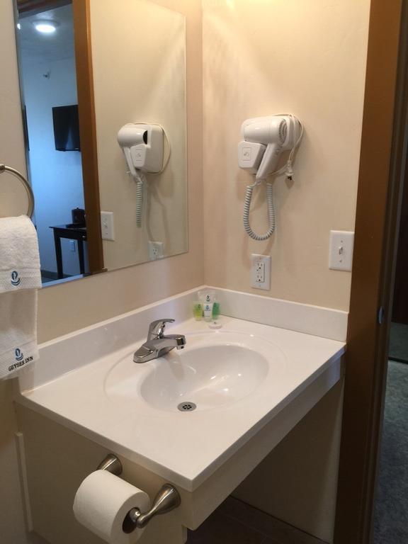 Geyser Inn West Yellowstone Room photo